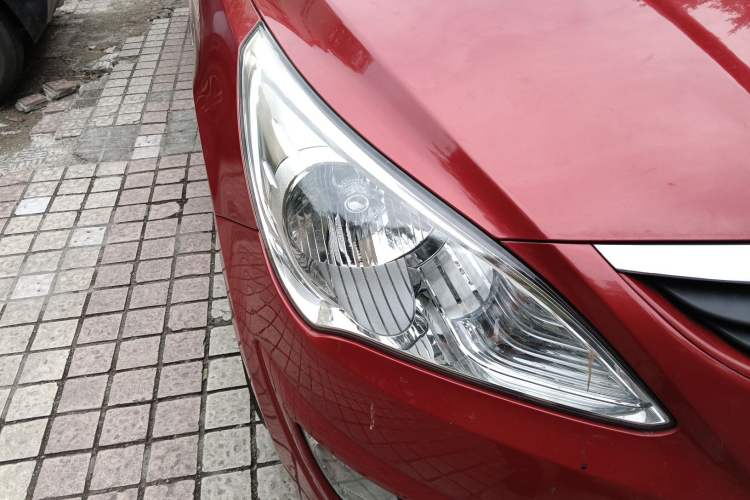 Used Hyundai Verna (older generation) 2010 Sedan 1.4L Automatic Comfort Model GS Right Front Headlight