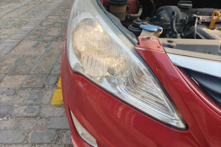 Used Hyundai Verna (older generation) 2010 Sedan 1.4L Manual Comfort GS Right Front Headlight