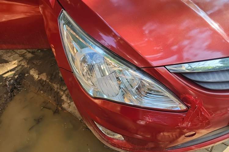 Used Hyundai Verna (older generation) 2010 Sedan 1.4L Automatic Comfort Model GS Right Front Headlight