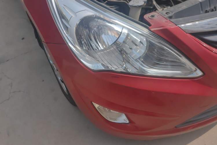 Used Hyundai Verna (older generation) 2010 Sedan 1.4L Manual Comfort GS Right Front Headlight
