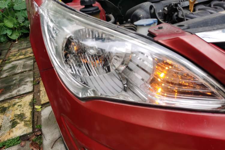 Used Hyundai Verna (older generation) 2010 Sedan 1.4L Automatic Comfort Model GS Right Front Headlight