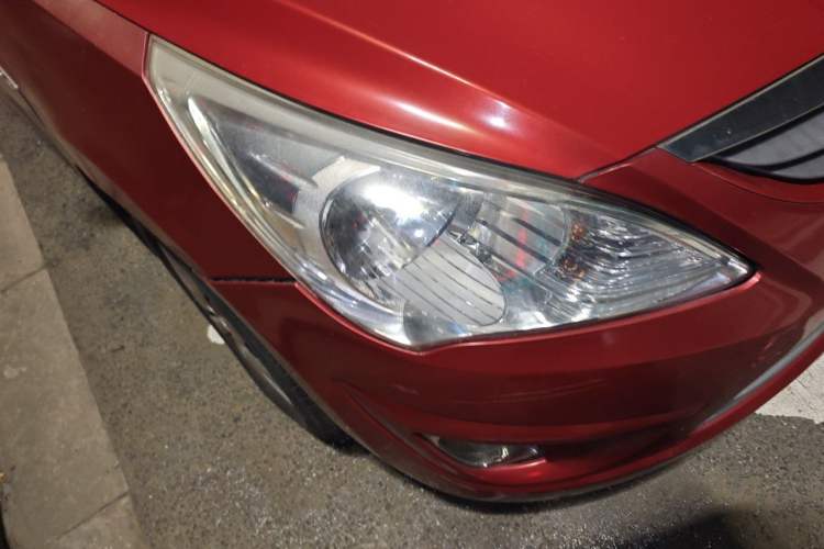 Used Hyundai Verna (older generation) 2010 Sedan 1.4L Automatic Comfort Model GS Right Front Headlight