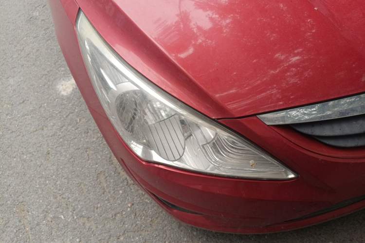 Used Hyundai Verna (older generation) 2010 Sedan 1.4L Manual Standard GL Model Right Front Headlight