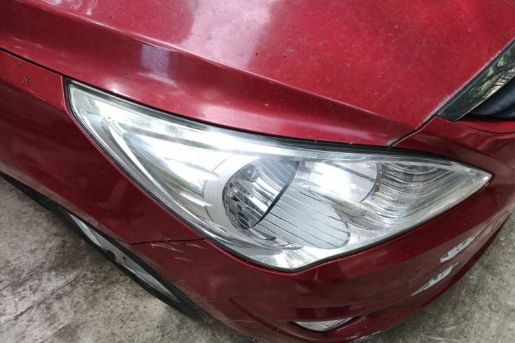 Used Hyundai Verna (older generation) 2010 Sedan 1.4L Automatic Fashionable GT Model Right Front Headlight