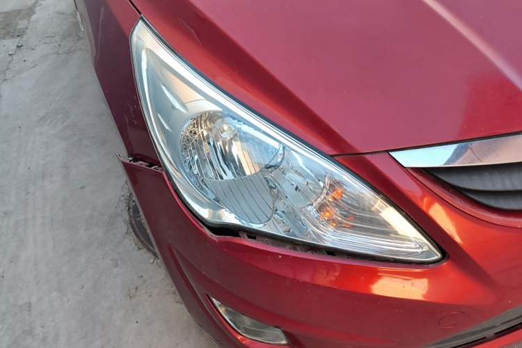 Used Hyundai Verna (older generation) 2010 Sedan 1.4L Automatic Comfort Model GS Right Front Headlight