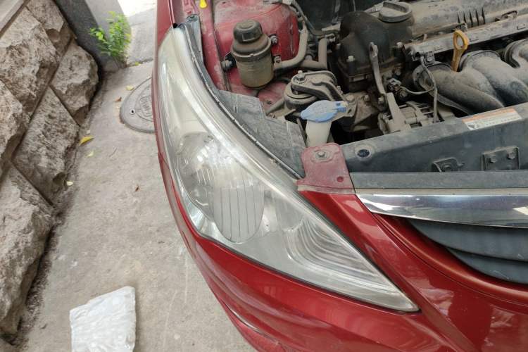 Used Hyundai Verna (older generation) 2010 Sedan 1.4L Automatic Comfort Model GS Right Front Headlight