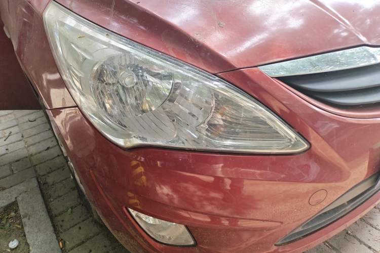 Used Hyundai Verna (older generation) 2010 Sedan 1.4L Manual Comfort GS Right Front Headlight
