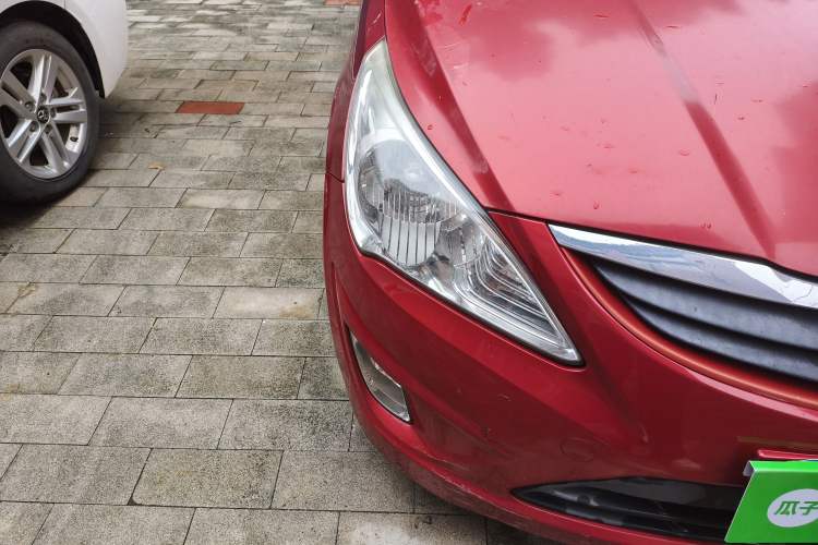 Used Hyundai Verna (older generation) 2010 Sedan 1.4L Automatic Comfort Model GS Right Front Headlight