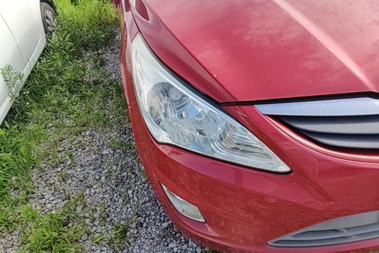Used Hyundai Verna (older generation) 2010 Sedan 1.4L Manual Comfort GS Right Front Headlight