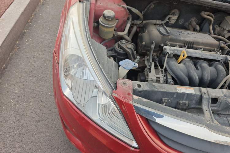 Used Hyundai Verna (older generation) 2010 Sedan 1.4L Manual Standard GL Model Right Front Headlight