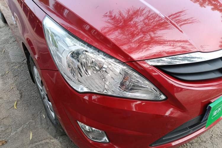 Used Hyundai Verna (older generation) 2010 Sedan 1.4L Manual Comfort GS Right Front Headlight