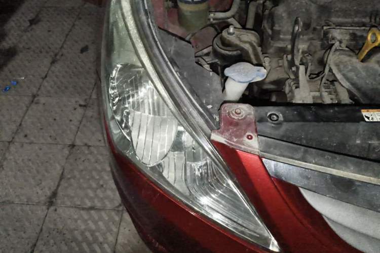Used Hyundai Verna (older generation) 2010 Sedan 1.4L Manual Comfort GS Right Front Headlight