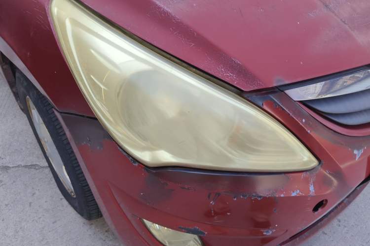 Used Hyundai Verna (older generation) 2010 Sedan 1.4L Automatic Fashionable GT Model Right Front Headlight