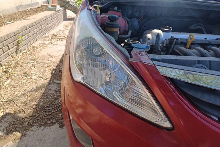 Used Hyundai Verna (older generation) 2010 Sedan 1.4L Manual Comfort GS Right Front Headlight