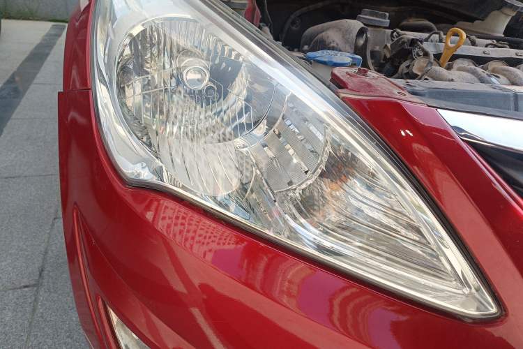 Used Hyundai Verna (older generation) 2010 Sedan 1.4L Manual Comfort GS Right Front Headlight