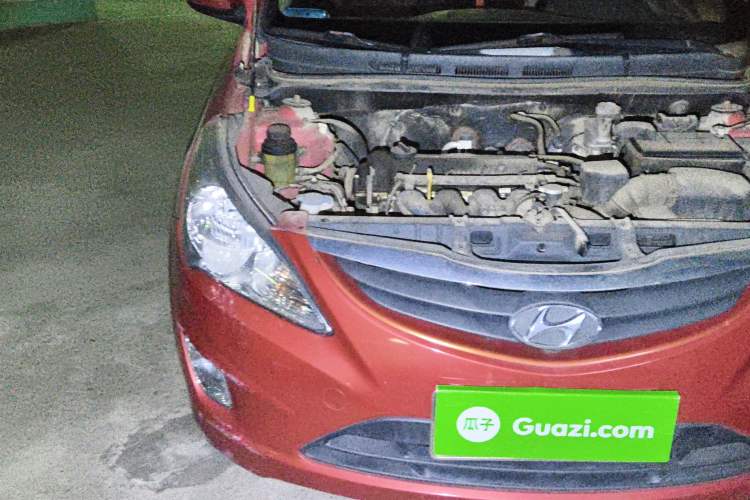 Used Hyundai Verna (older generation) 2010 Sedan 1.4L Manual Comfort GS Right Front Headlight
