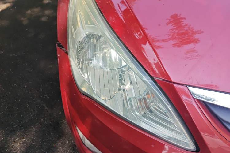 Used Hyundai Verna (older generation) 2010 Sedan 1.4L Manual Comfort GS Right Front Headlight