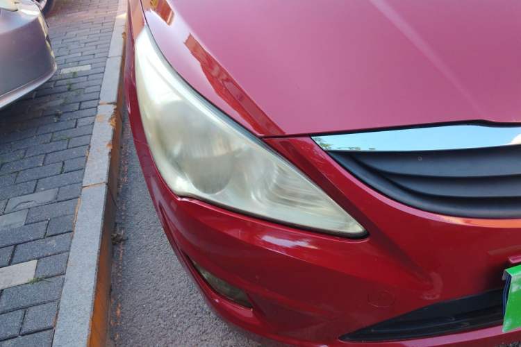 Used Hyundai Verna (older generation) 2010 Sedan 1.4L Manual Comfort GS Right Front Headlight