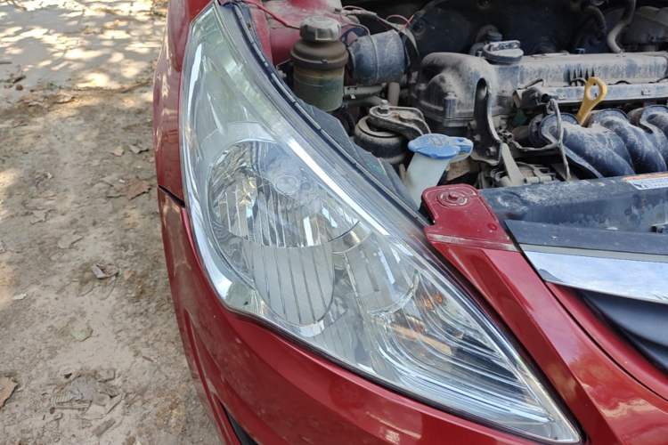 Used Hyundai Verna (older generation) 2010 Sedan 1.4L Manual Standard GL Model Right Front Headlight