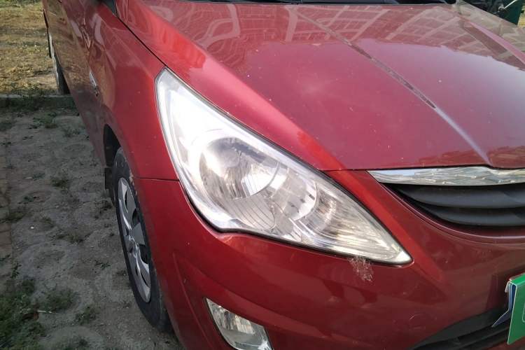 Used Hyundai Verna (older generation) 2010 Sedan 1.4L Manual Comfort GS Right Front Headlight