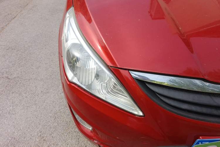 Used Hyundai Verna (older generation) 2010 Sedan 1.4L Automatic Fashionable GT Model Right Front Headlight