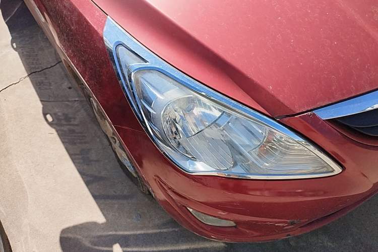 Used Hyundai Verna (older generation) 2010 Sedan 1.4L Manual Comfort GS Right Front Headlight