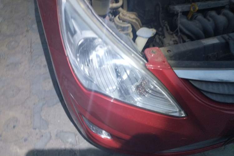 Used Hyundai Verna (older generation) 2010 Sedan 1.4L Manual Comfort GS Right Front Headlight