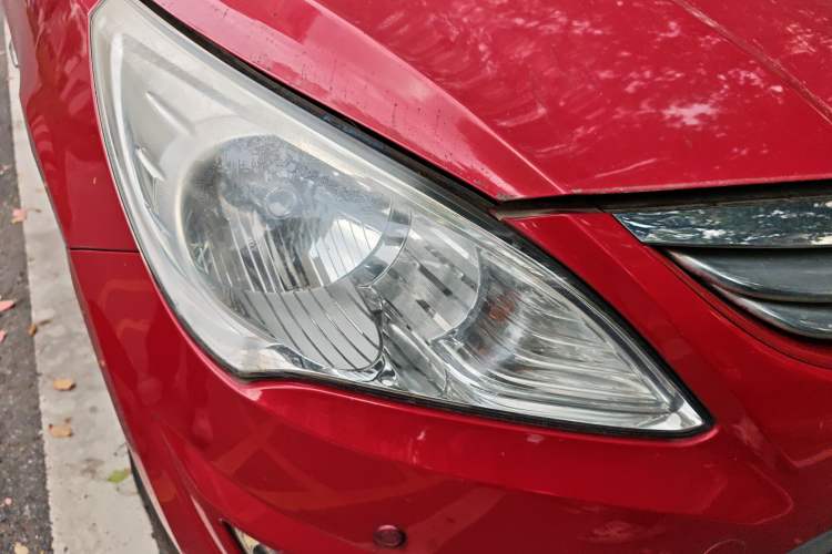 Used Hyundai Verna (older generation) 2010 Sedan 1.4L Automatic Comfort Model GS Right Front Headlight