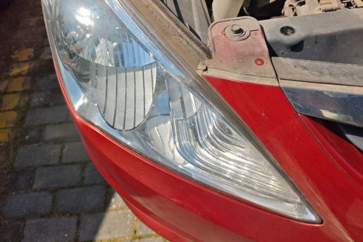 Used Hyundai Verna (older generation) 2010 Sedan 1.4L Manual Comfort GS Right Front Headlight