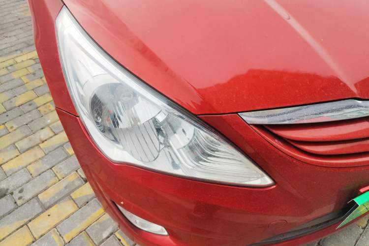 Used Hyundai Verna (older generation) 2010 Sedan 1.4L Automatic Luxury GLS Trim Right Front Headlight