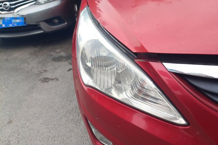 Used Hyundai Verna (older generation) 2010 Sedan 1.4L Automatic Fashionable GT Model Right Front Headlight