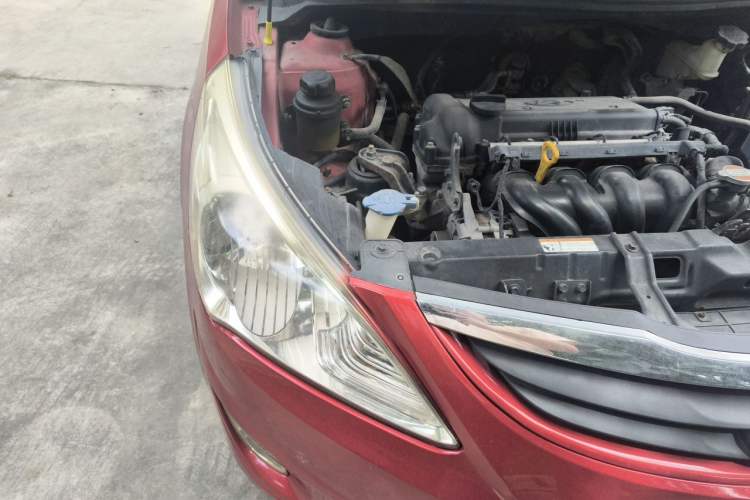 Used Hyundai Verna (older generation) 2010 Sedan 1.4L Automatic Comfort Model GS Right Front Headlight