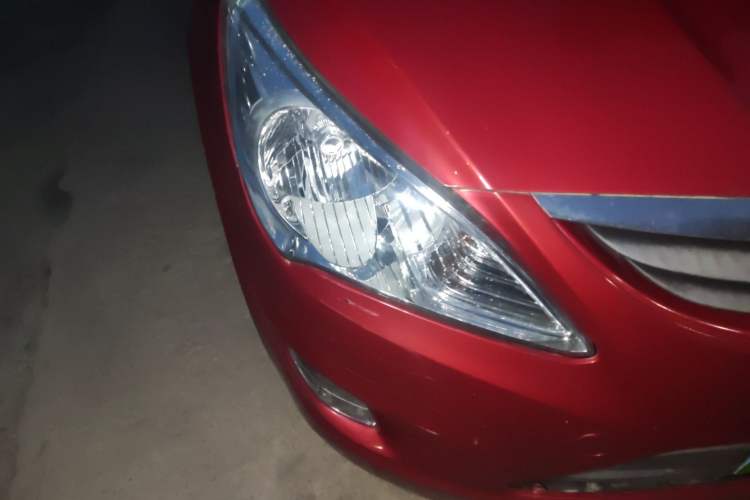 Used Hyundai Verna (older generation) 2010 Sedan 1.4L Automatic Comfort Model GS Right Front Headlight