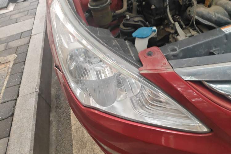 Used Hyundai Verna (older generation) 2010 Sedan 1.4L Automatic Comfort Model GS Right Front Headlight