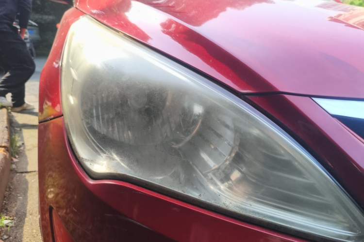 Used Hyundai Verna (older generation) 2010 Sedan 1.4L Automatic Comfort Model GS Right Front Headlight
