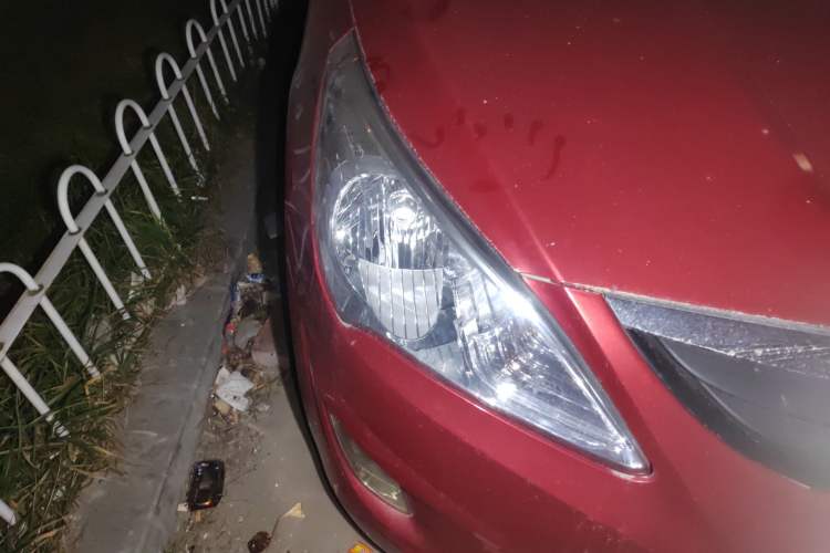 Used Hyundai Verna (older generation) 2010 Sedan 1.4L Automatic Fashionable GT Model Right Front Headlight