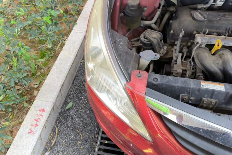 Used Hyundai Verna (older generation) 2010 Sedan 1.4L Manual Comfort GS Right Front Headlight