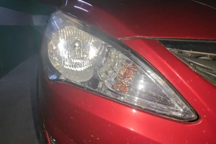 Used Hyundai Verna (older generation) 2010 Sedan 1.4L Manual Comfort GS Right Front Headlight