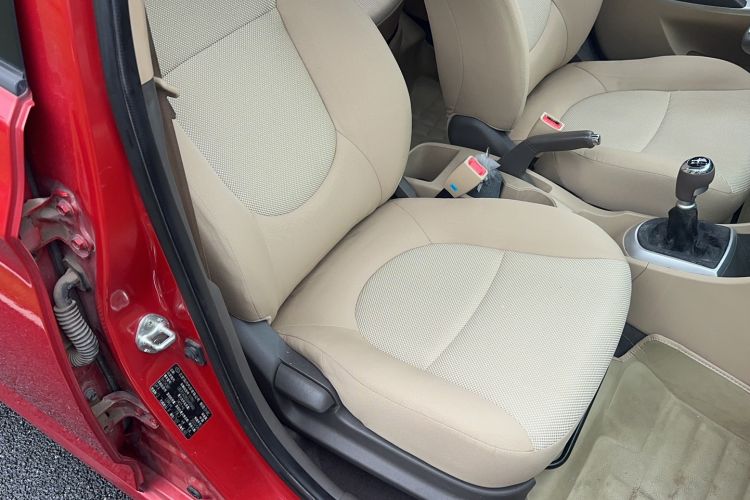 Used Hyundai Verna (older generation) 2010 Sedan 1.4L Manual Comfort GS Right Front Seat