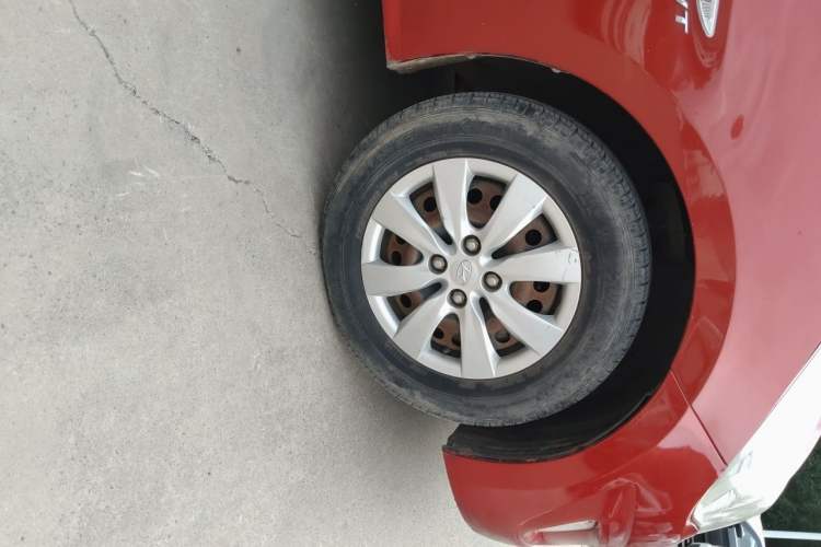 Used Hyundai Verna (older generation) 2010 Sedan 1.4L Manual Comfort GS Right Front Wheel Hub