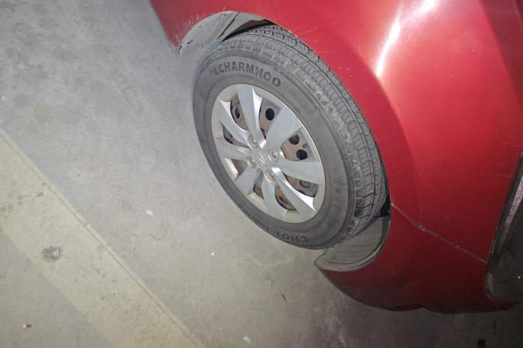 Used Hyundai Verna (older generation) 2010 Sedan 1.4L Automatic Comfort Model GS Right Front Wheel Hub