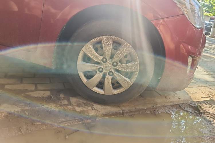 Used Hyundai Verna (older generation) 2010 Sedan 1.4L Automatic Comfort Model GS Right Front Wheel Hub