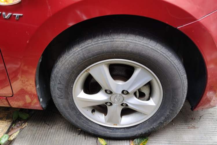 Used Hyundai Verna (older generation) 2010 Sedan 1.4L Automatic Comfort Model GS Right Front Wheel Hub