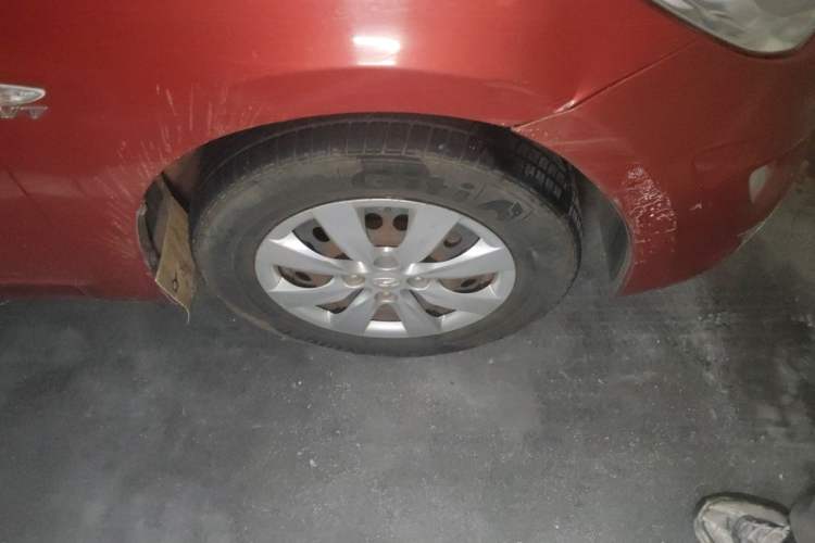 Used Hyundai Verna (older generation) 2010 Sedan 1.4L Manual Comfort GS Right Front Wheel Hub