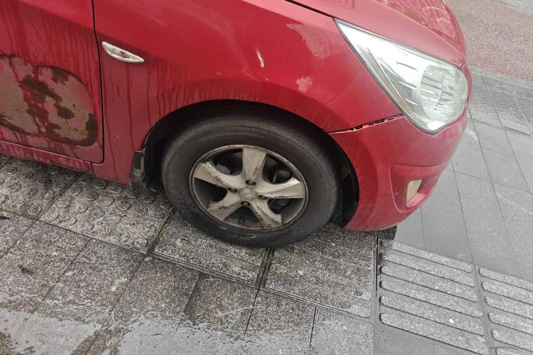 Used Hyundai Verna (older generation) 2010 Sedan 1.4L Automatic Fashionable GT Model Right Front Wheel Hub