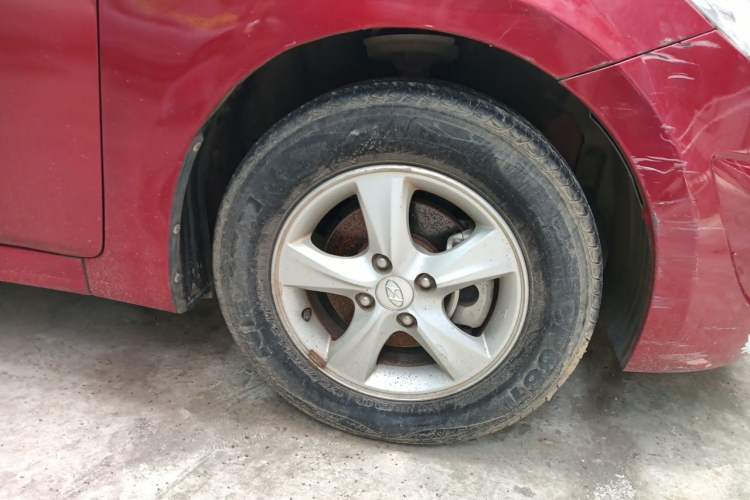 Used Hyundai Verna (older generation) 2010 Sedan 1.4L Automatic Fashionable GT Model Right Front Wheel Hub