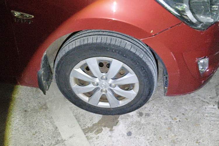 Used Hyundai Verna (older generation) 2010 Sedan 1.4L Manual Comfort GS Right Front Wheel Hub