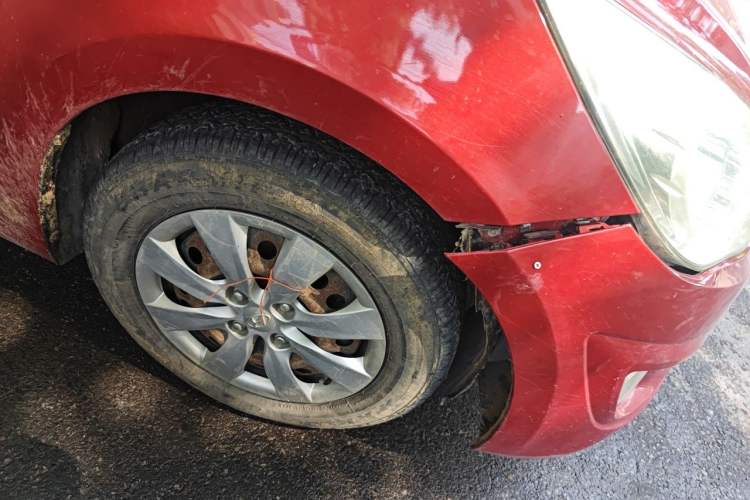 Used Hyundai Verna (older generation) 2010 Sedan 1.4L Manual Comfort GS Right Front Wheel Hub