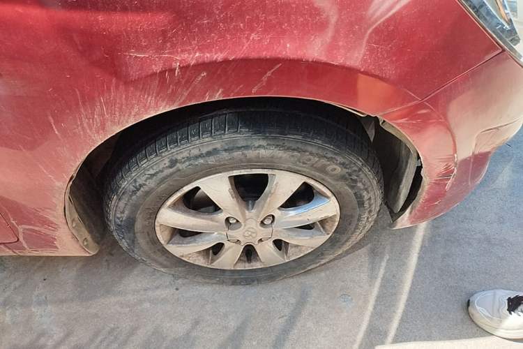 Used Hyundai Verna (older generation) 2010 Sedan 1.4L Manual Comfort GS Right Front Wheel Hub