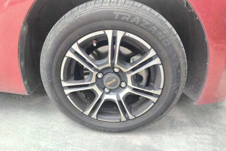 Used Hyundai Verna (older generation) 2010 Sedan 1.4L Automatic Comfort Model GS Right Front Wheel Hub